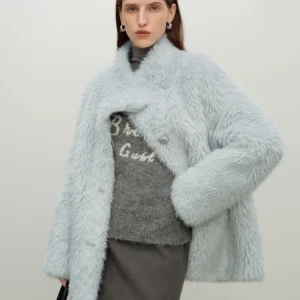 Women's Short Faux Fur Coat - Plush Winter Outerwear